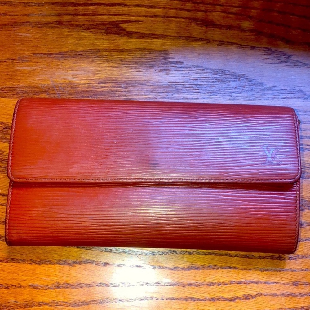 Louis Vuitton Brown Epi Leather Sarah Wallet - Picture 8 of 11
